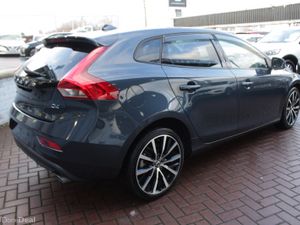 2.0D4 MOMENTUM 5DR HATCHBACK AUTO // 1 OWNER CAR W - Image 4