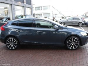 2.0D4 MOMENTUM 5DR HATCHBACK AUTO // 1 OWNER CAR W - Image 3