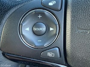 2017 Hinda Vezel 1.5 Hybrid Auto, Car Play - Image 3