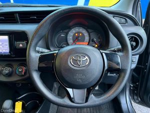 Toyota Yaris 1.0 AUTO // REVERSE CAMERA // AIR CON - Image 4