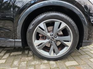 2023 AUDI Q4 35 S-LINE AUTO. - Image 4