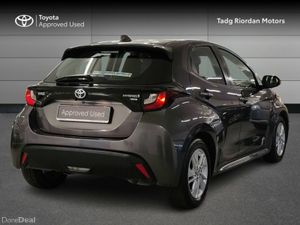 Toyota Yaris HYBRID LUNA - Image 2