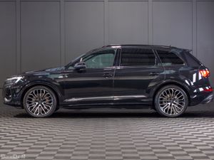2025 Audi Q7 55 TFSIe Quattro S-Line - Image 3