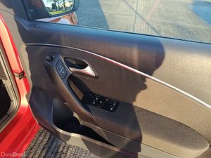 Volkswagen Polo 2015 automatic - Image 4