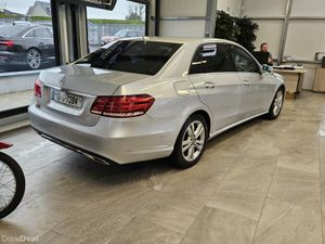 15 MERCEDES BENZ E-CLASS SE CLASSIC - Image 2