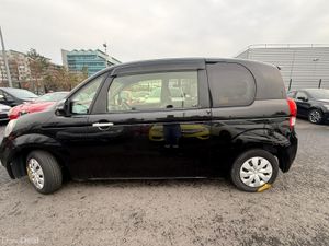 Toyota porte 2012 black - Image 4