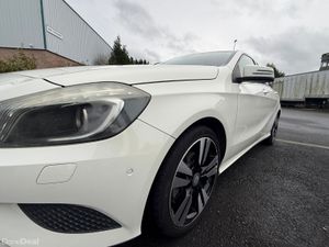 MERCEDES- BENZ A180 2014 - Image 4