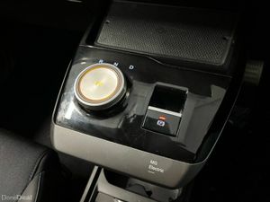 MG MG4 Trophy 64kWh Long Range 203PS - Reversing C - Image 4