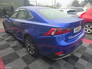 2014 LEXUS IS300H - Image 4