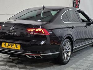 Volkswagen Passat DIESEL SALOON - Image 3