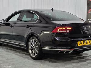 Volkswagen Passat DIESEL SALOON - Image 4