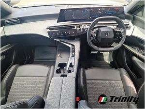 Peugeot 5008 DIRECTORS CAR ** LOW KMS ** AUTO 73KW - Image 2