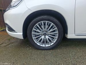 Mitsubishi Outlander 2.4 JURO PHEV 4WD - Image 3