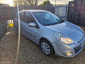 Renault Clio 2010 - Image 2