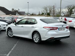 202 TOYOTA CAMRY 2.5 178BHP HYBRID AUTOMATIC - Image 3