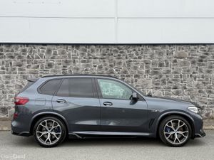 2022 BMW X5 M Sport Pro X-Drive  M Performance 45E - Image 4