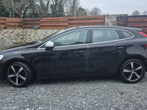 2016 Volvo V40 R-DESIGN 2.0D - Image 2