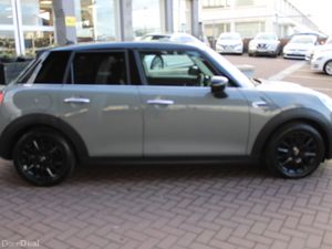 1.5D COOPER BLACK EDITION 5DR HATCHBACK AUTO // FU - Image 3