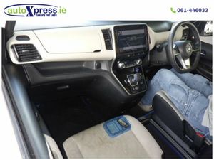 Nissan Serena 7 SEAT E-POWER HIGHWAY STAR V Hybrid - Image 4