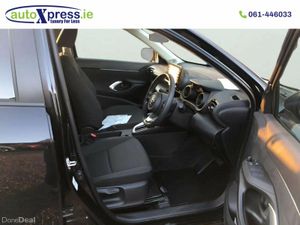 Toyota Yaris Cross 1.5 HYBRID G Only 7000 Miles - Image 4