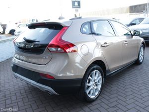 2.0D4 CROSS COUNTRY EDITION 5DR HATCHBACK AUTO // - Image 4