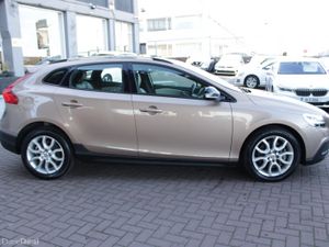 2.0D4 CROSS COUNTRY EDITION 5DR HATCHBACK AUTO // - Image 3