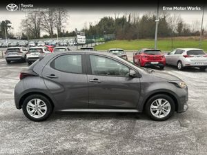 Toyota Yaris YARIS 1.5 HYBRID LUNA - Image 2