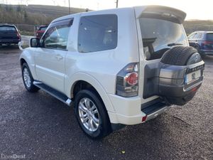 2015 Mitsubishi Pajero SWB Automatic - Image 4