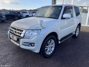 2015 Mitsubishi Pajero SWB Automatic - Image 2