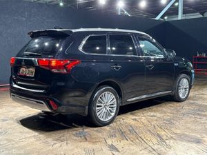 Mitsubishi Outlander 2.4 Dynamique Safety Phev 5D - Image 4