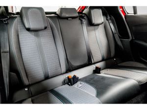 Peugeot 208 E-Allure 50kWh Auto 136HP - Image 4