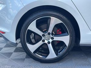 Volkswagen Golf GTI - Image 3