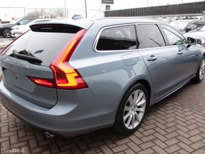 2.0D4 MOMENTUM 5DR ESTATE AUTOMATIC // STUNNING CA - Image 4