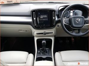 Volvo XC40 T3 163bhp Momentum Pro (Adaptive Cruise - Image 2