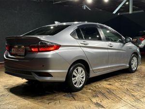 Honda Grace AUTOMATIC HYBRID 1.5 - Image 4