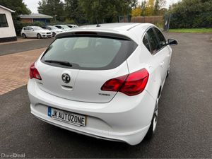 Opel Astra 1.4 LIMITED EDITION - Image 4