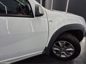 Dacia Duster SIGNATURE 1.5 DCI 110 4 4DR - Image 2