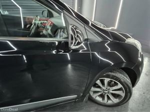 Hyundai i10 1.0 PETROL PREMIUM 5DR - Image 2