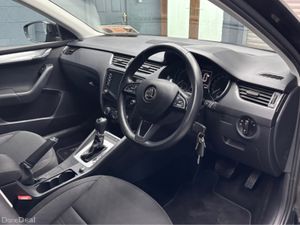 Skoda Octavia AMBITION 1.6 TDI 115HP DSG 4 4DR AUT - Image 4