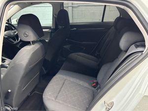 Volkswagen Golf LIFE 2.0 TDI 115HP 5DR - Image 4
