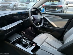 Opel Astra Elegance PHEV 1.6 180ps 8 Speed Auto - Image 3