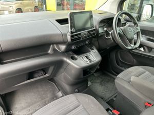 Opel Combo e-Edition Plus BEV 100kw 8 Speed Auto - Image 4