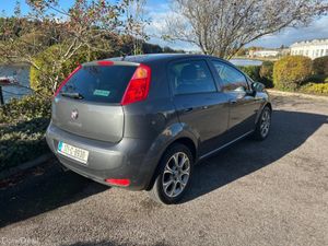 Fiat Punto LOUNGE 1.2 5dr ** LOW KMS ** - Image 4