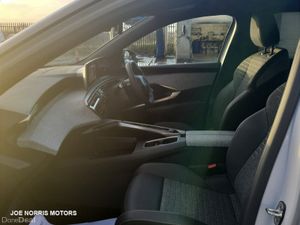 Peugeot 5008 STD ALLURE MHEV 145 E-DSC - Image 4