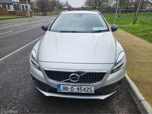 Volvo V40 CROSS COUNTRY D2 PLUS ED 5DR - Image 2
