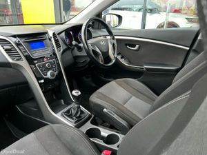 Hyundai i30 CLASSIC 5DR - Image 3