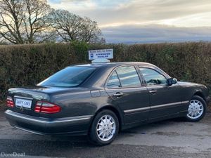 Mercedes-Benz E-Class E 200 KOMPRESSOR 4DR AUTO - Image 4
