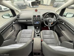 Volkswagen Touran ( 152 REG ) HIGHLINE EDITION 7 S - Image 3