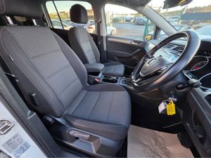 Volkswagen Touran ( 182 )1.4 TSI AUTO 7 SEATER CAR - Image 4