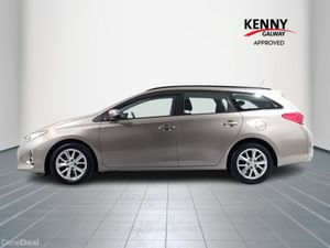 Toyota Auris 1.4 D-4D AURA TS 4DR - Image 4